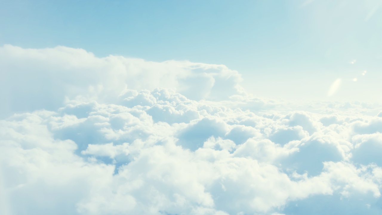 Полет над облаками, голубой фон