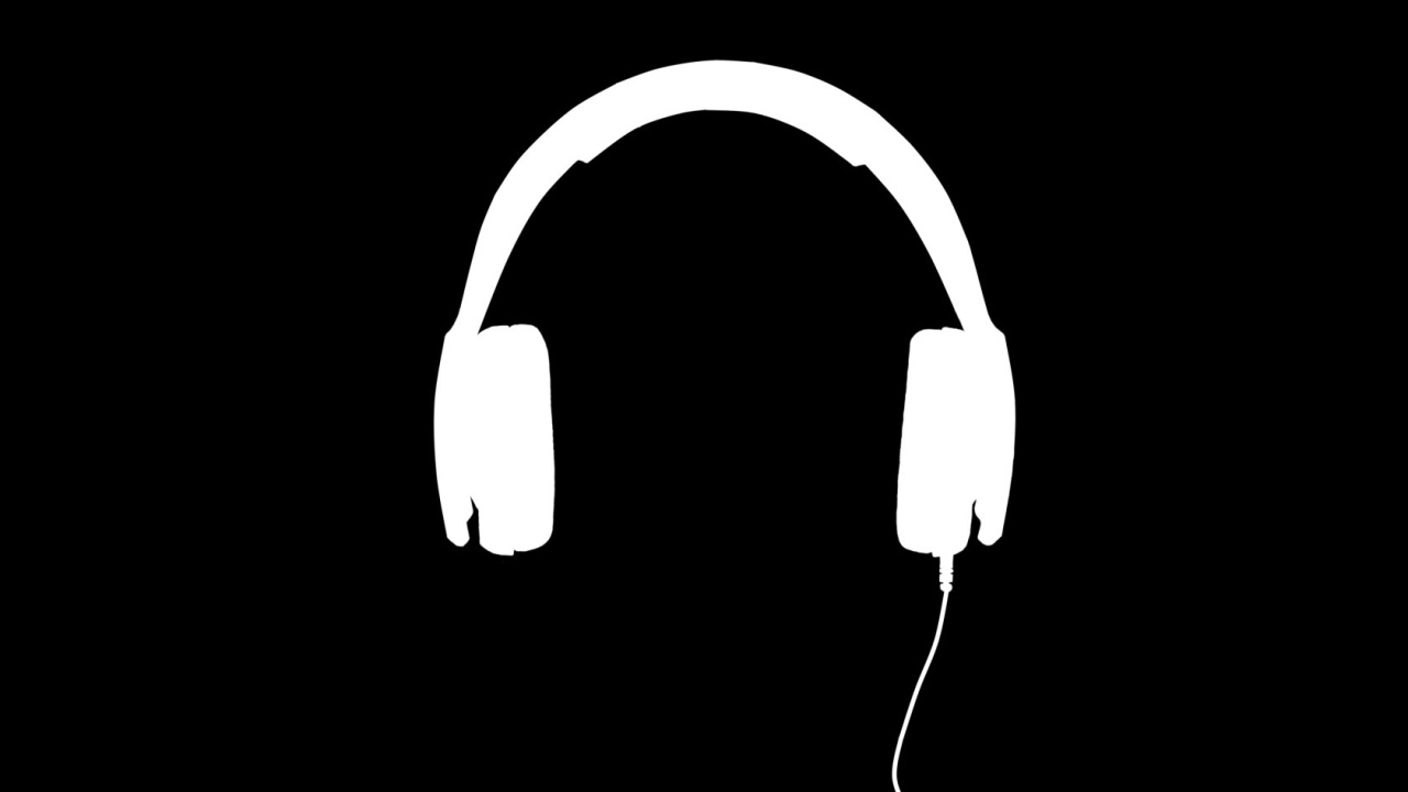 Белые наушники, черный фон
