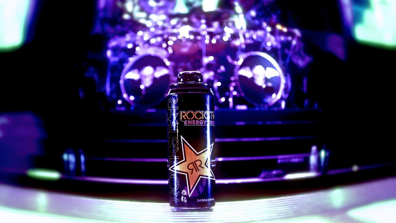 Банка с напитком Rockstar