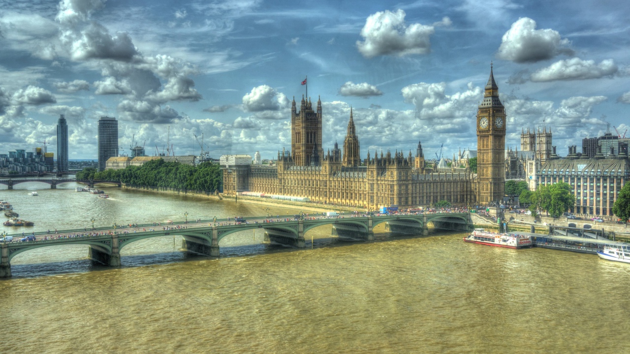 Коричневая вода в Темзе, Лондон