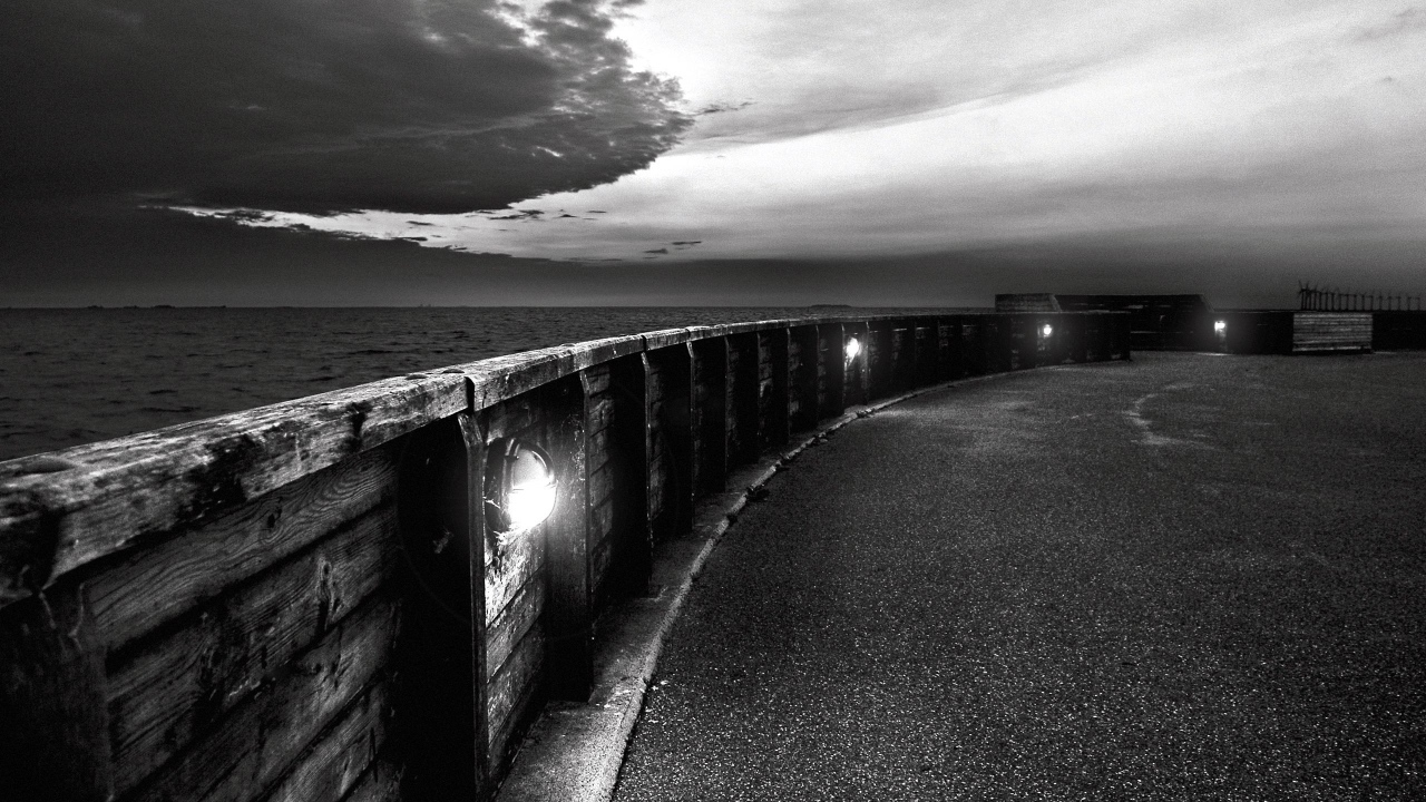 Ночные огни на набережной