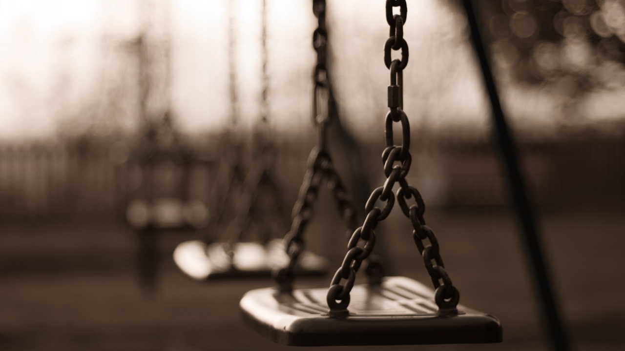 Детские качели на цепях