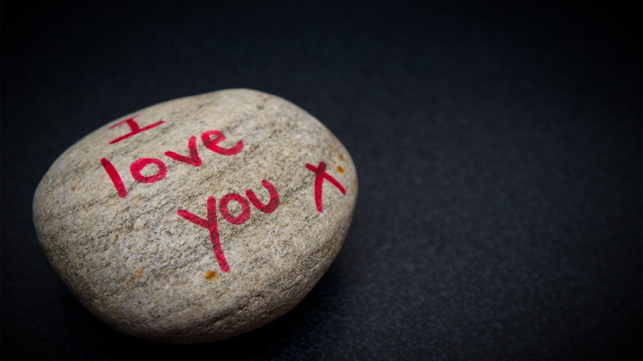 Признание в любви на морском камне