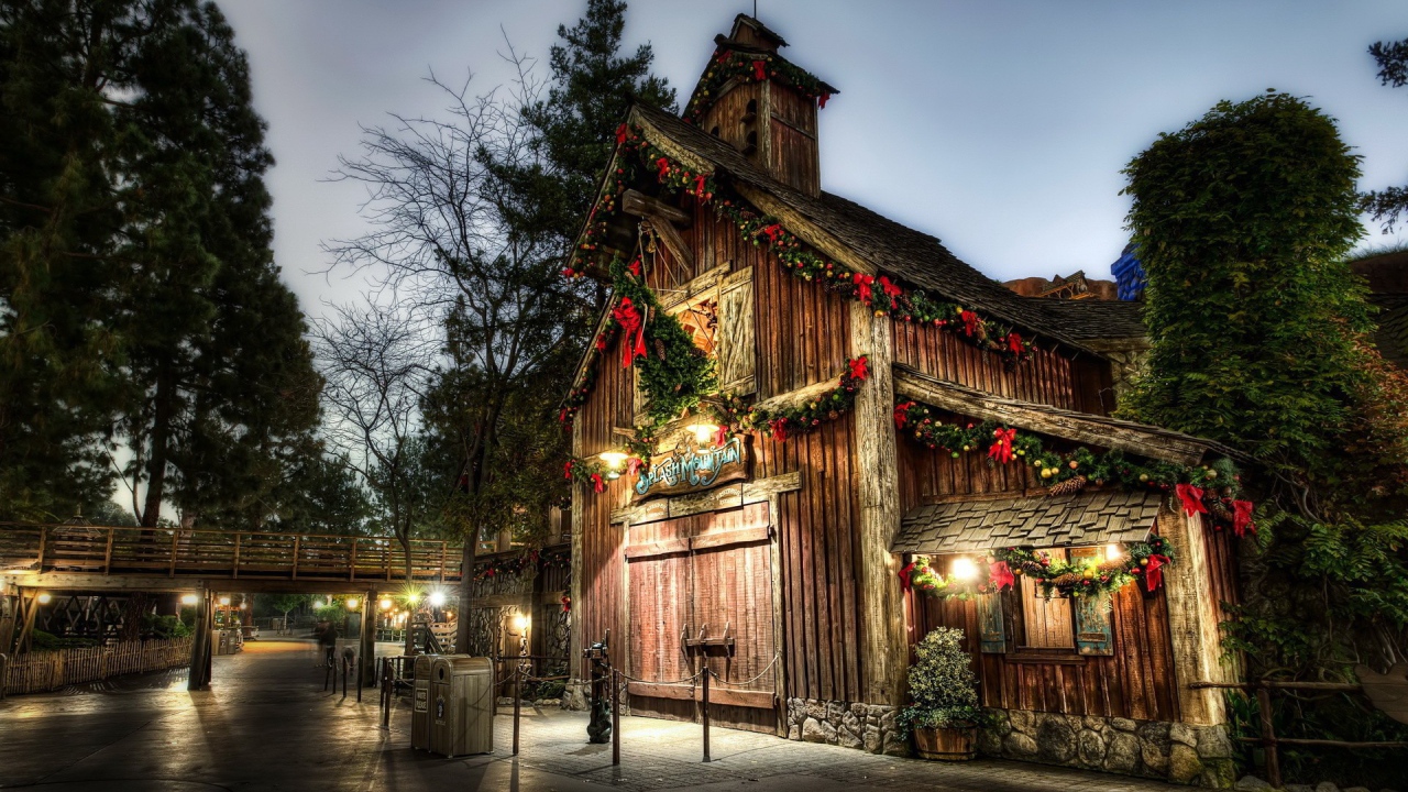 Украшение деревянного домика