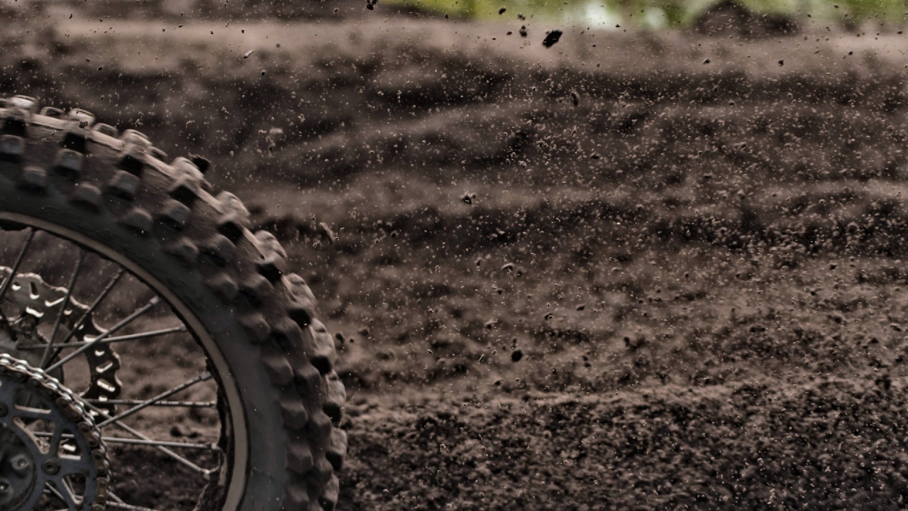 Грязь из под колеса велосипеда