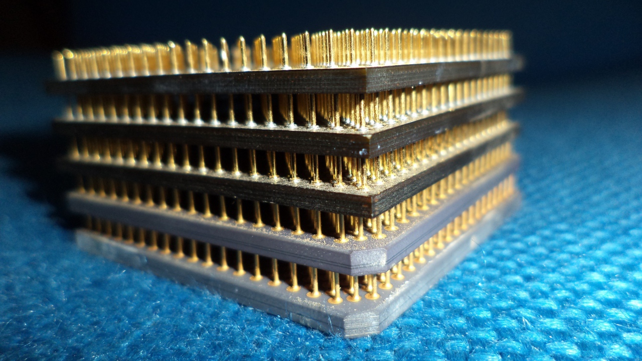 Золотое напыление на контактах чипа