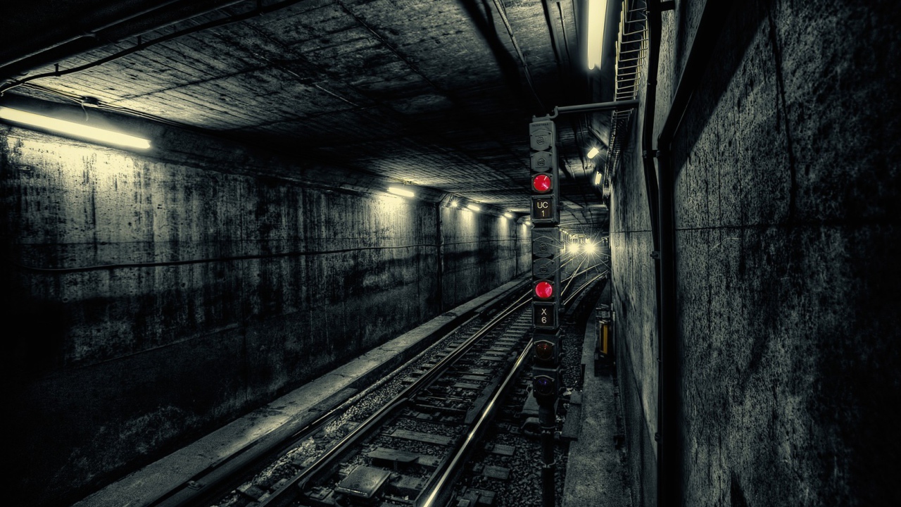 Мрачный тоннель метро