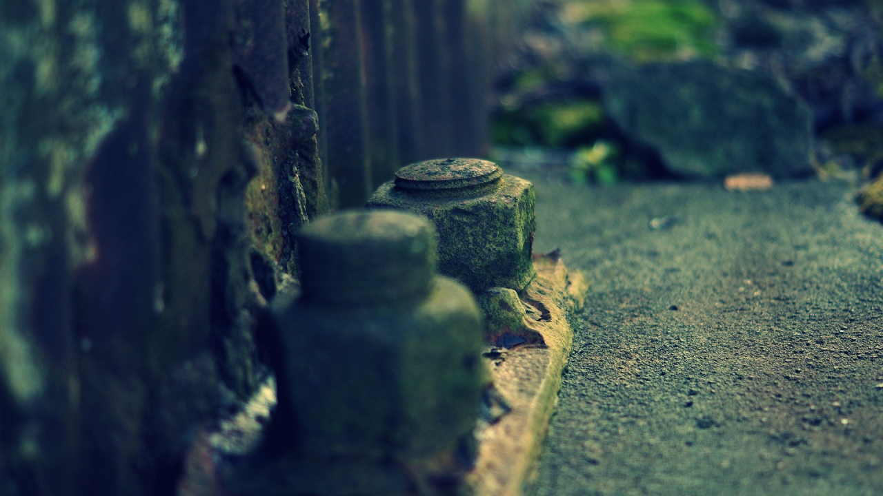 Старые ржавые гайки