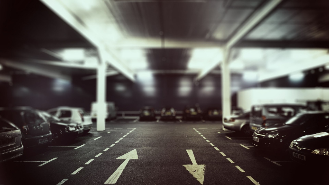 Дорожные указатели на парковке