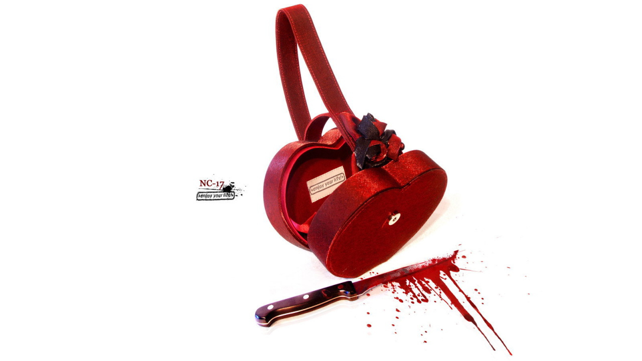 Сумка и нож в крови