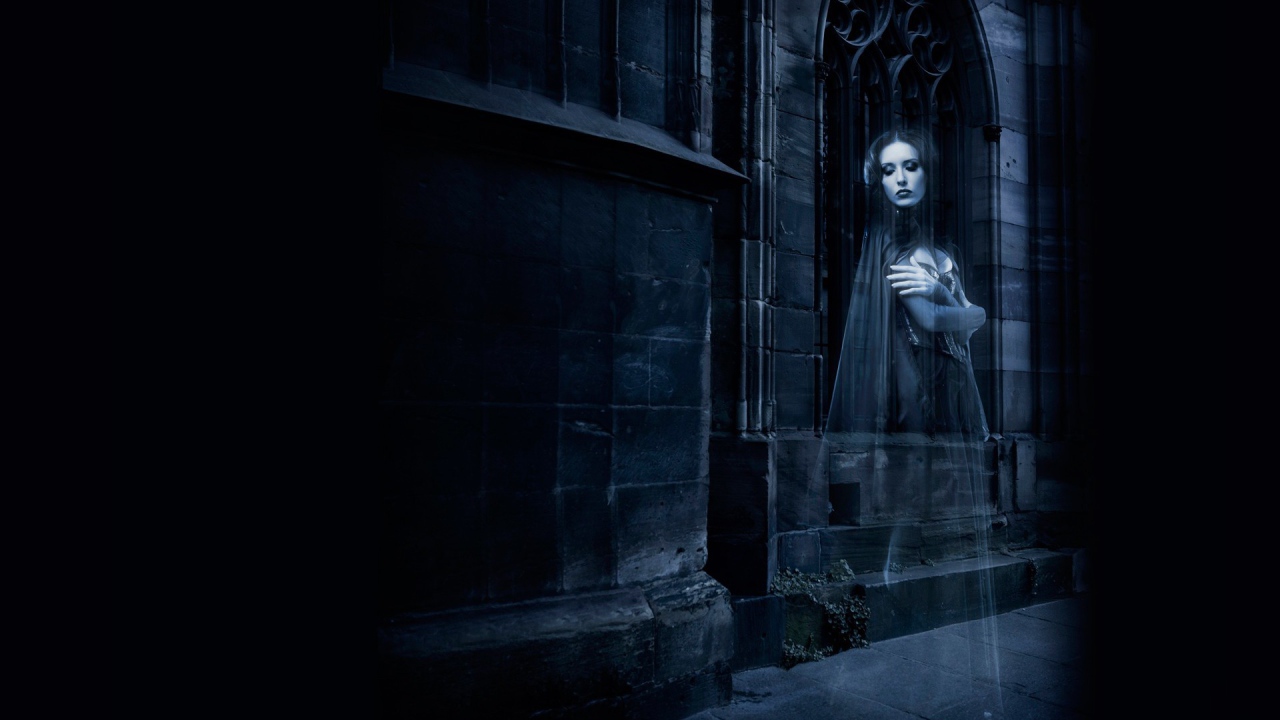 Призрак бродит по коридорам замка