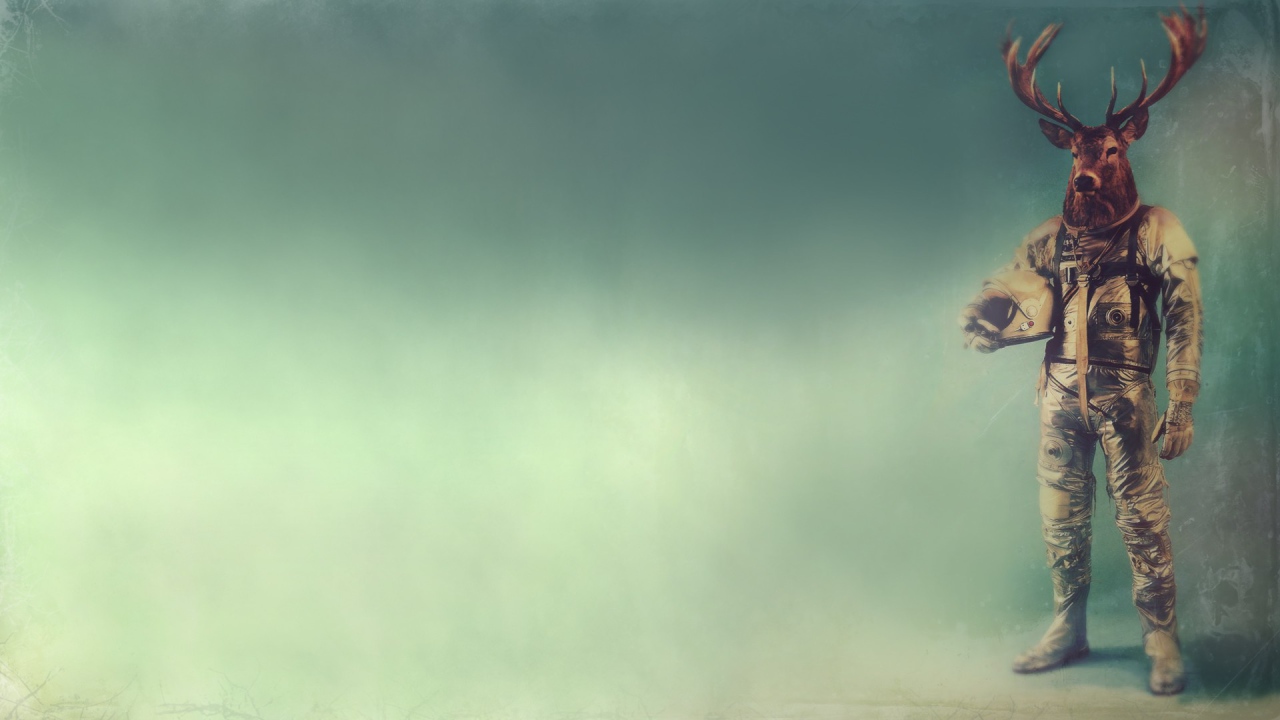 Олень в костюме космонавта