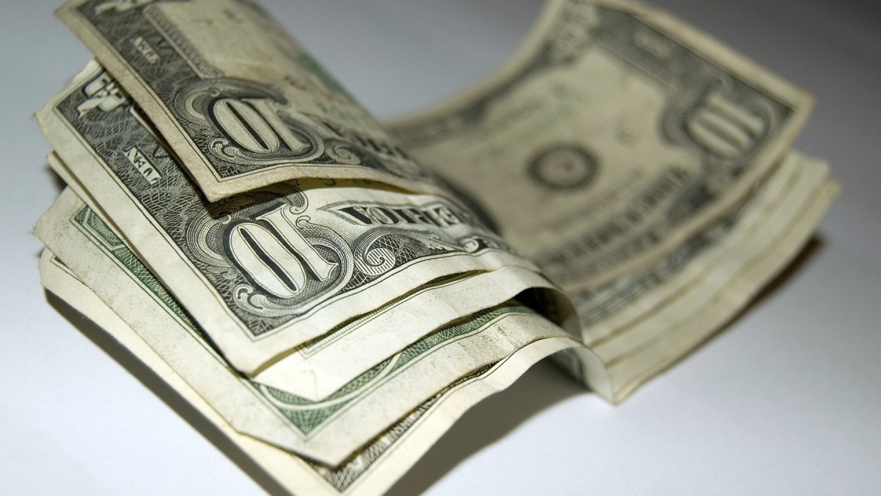 Несколько десятидолларовых купюр