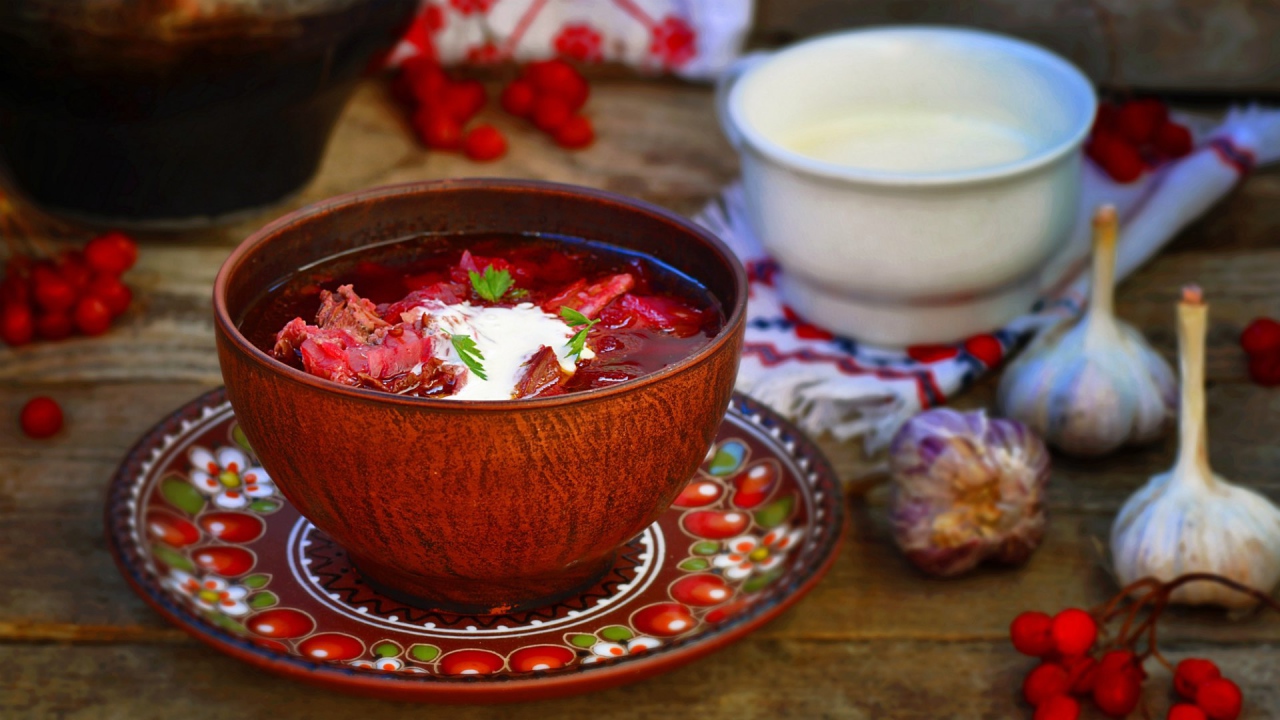 Тарелка ароматного борща