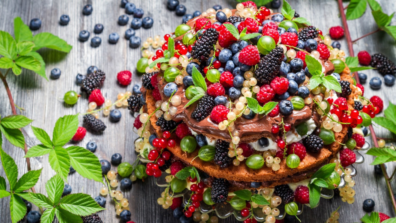 Luxury cake with berries