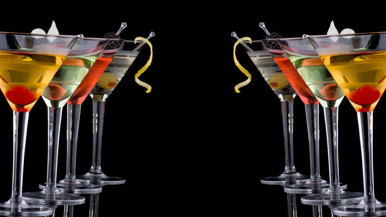 Слабоалкогольные коктейли, черный фон