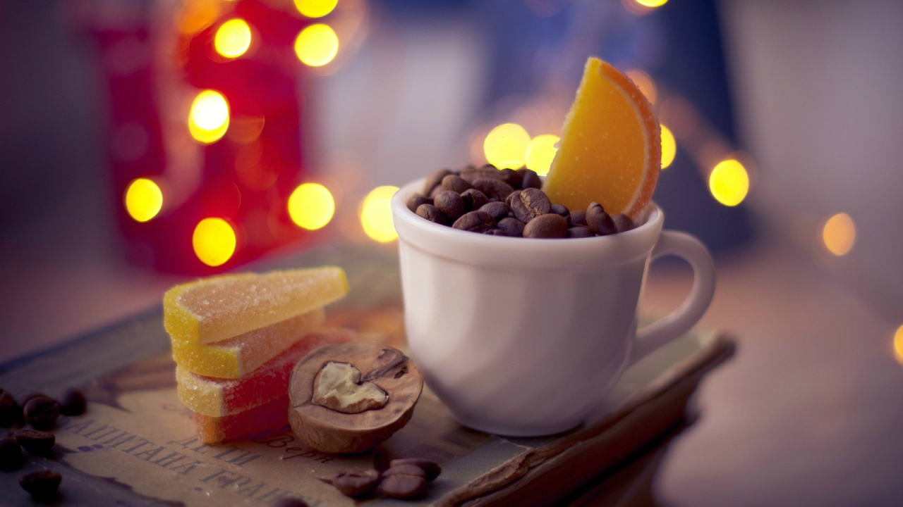 Кофе с мармеладом и орехами