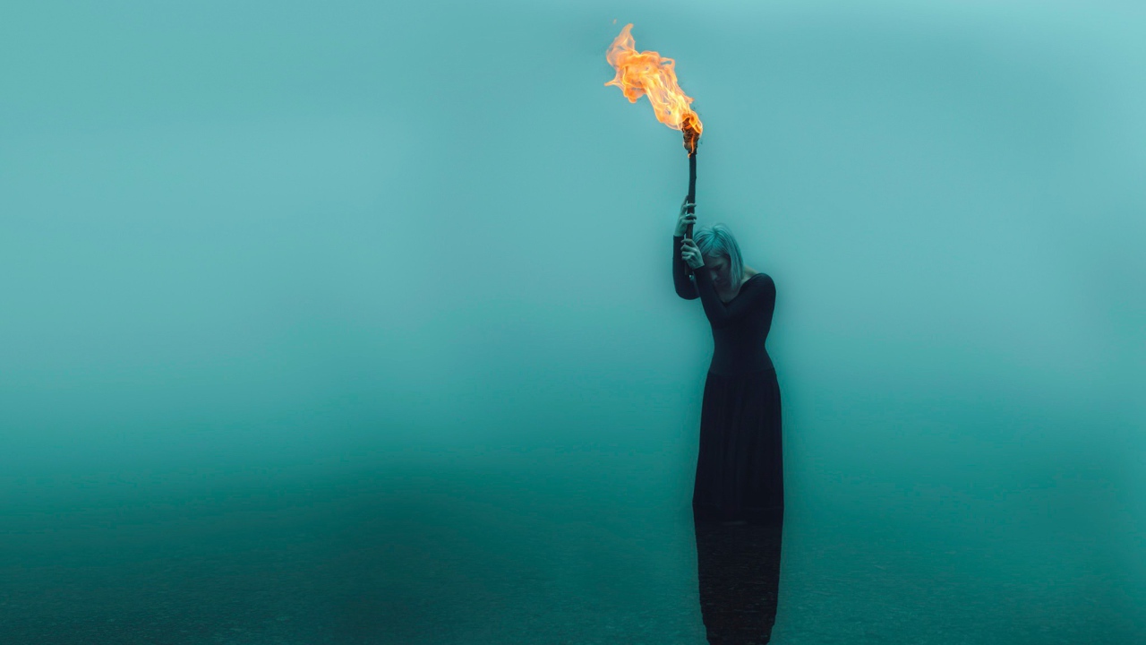 Женщина с факелом