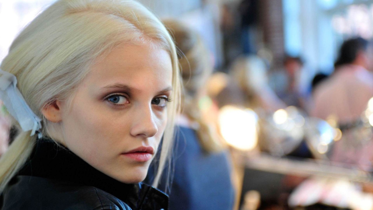 Блондинка модель Гинта Лупина