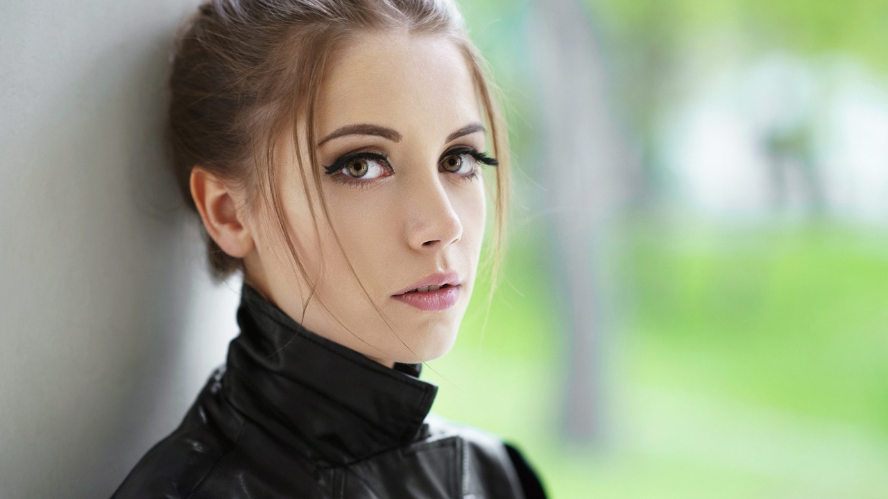 Красивая девушка Ксения Кокорева