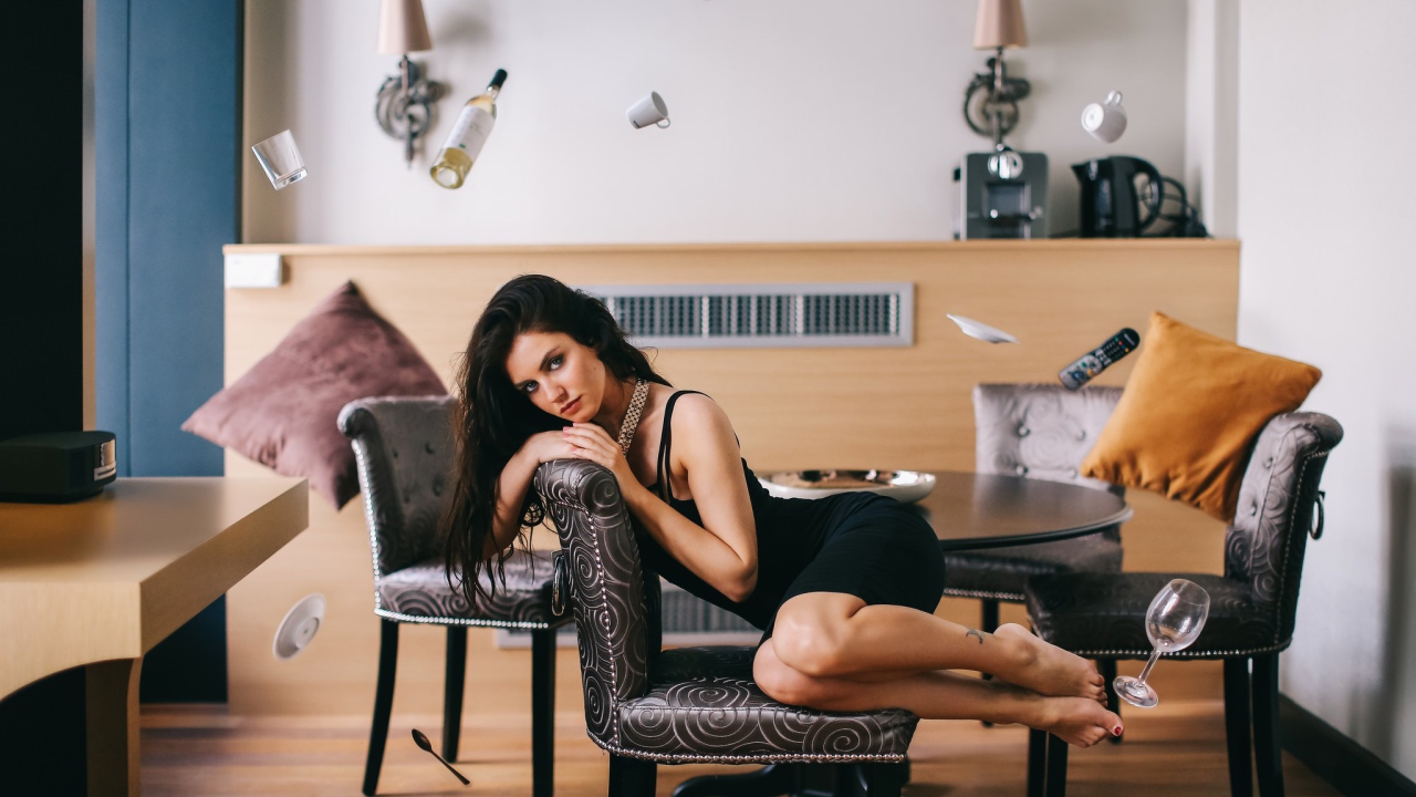 Красивая модель Aurela Skandaj