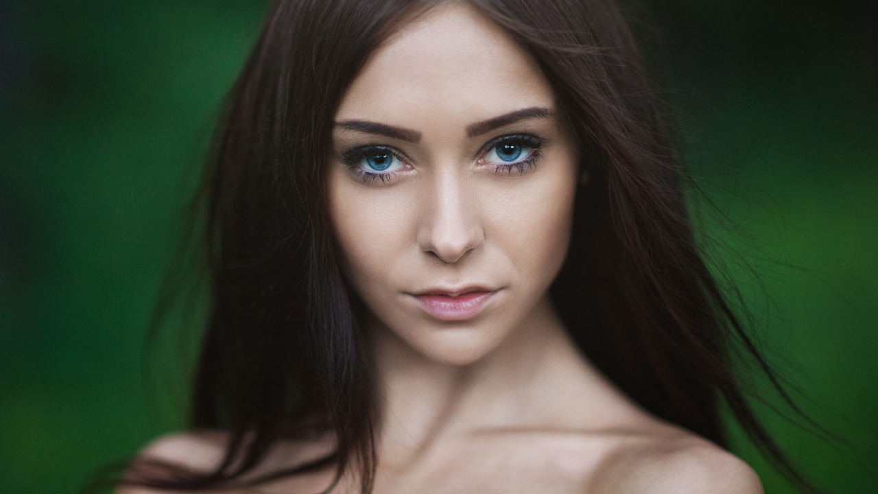 Голубоглазая модель Victoria Unknown