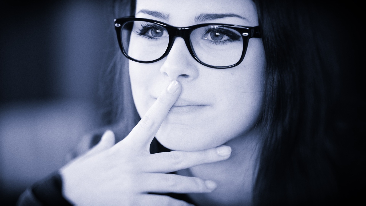 Девушка в очках Лена Майер-Ландрут