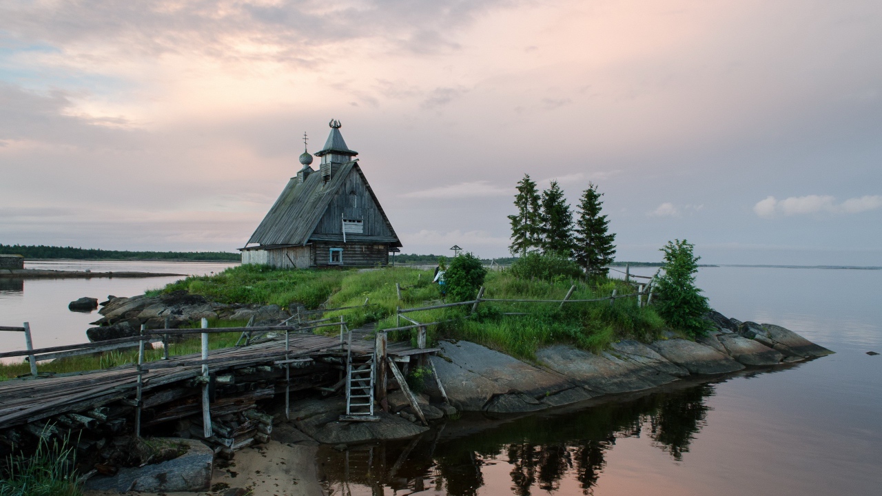 Часовня на островке