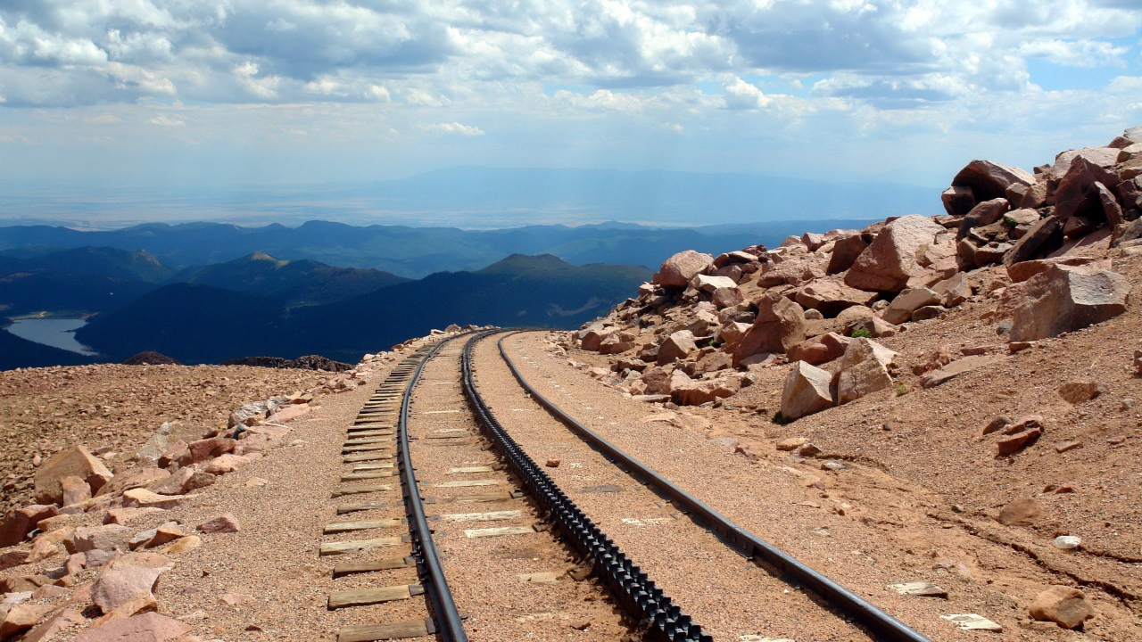 Железнодорожный путь в горах