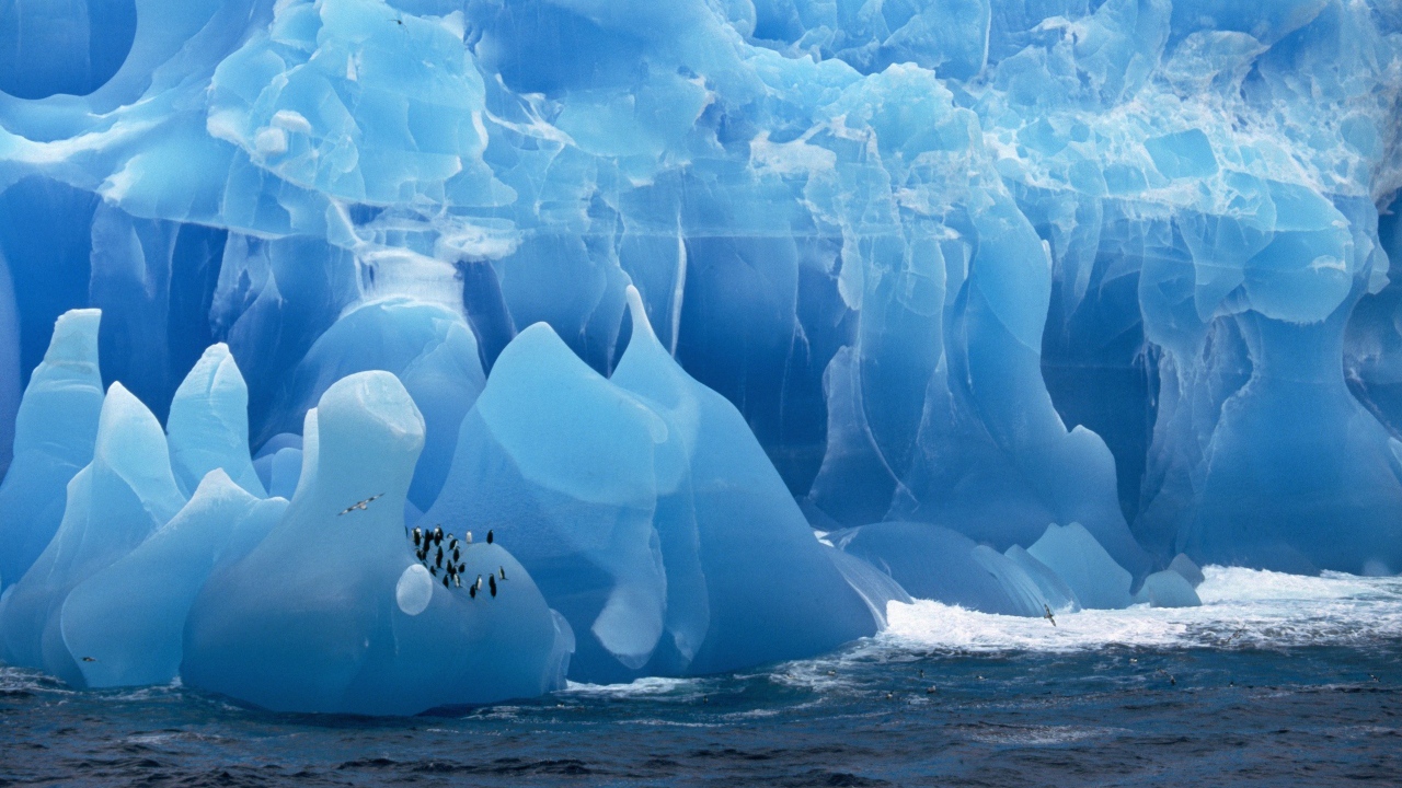 Великолепный голубой ледник