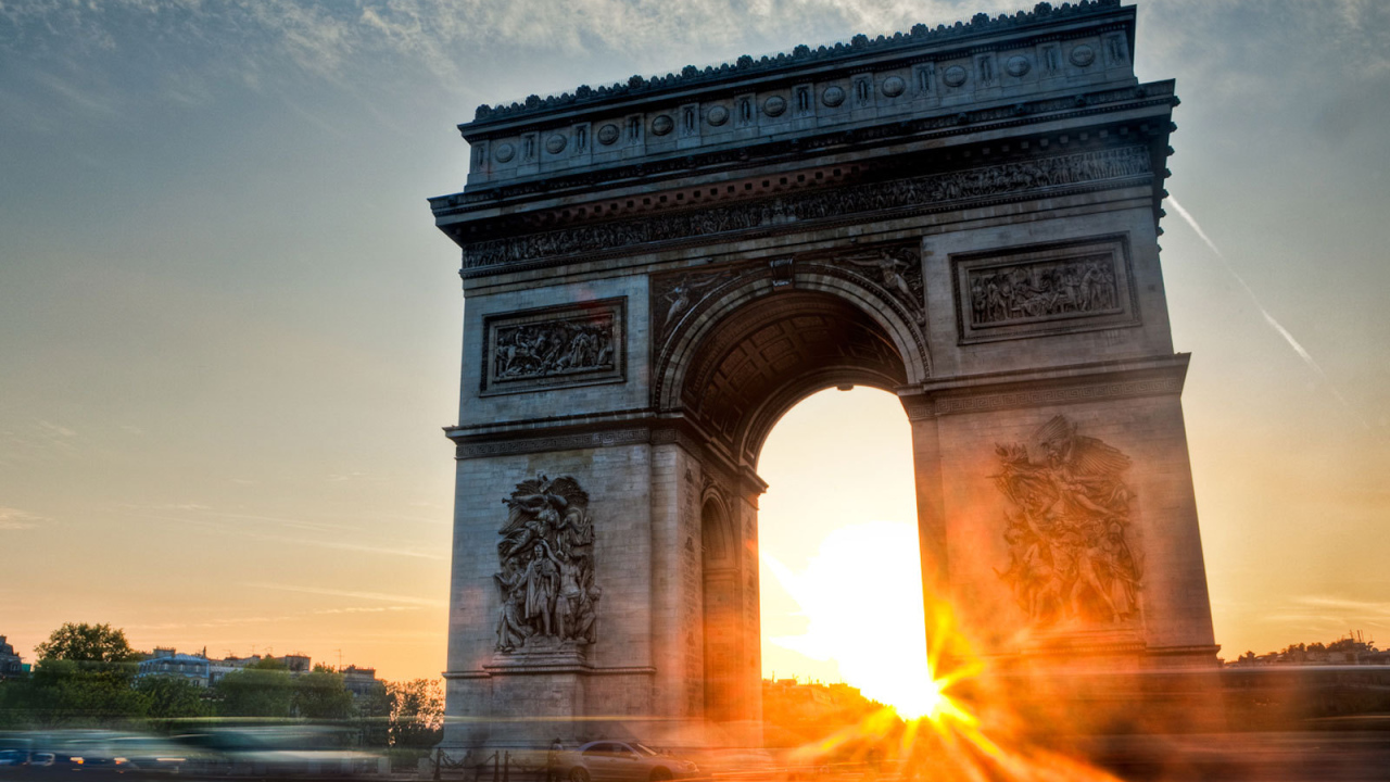 Солнце в триумфальной арке
