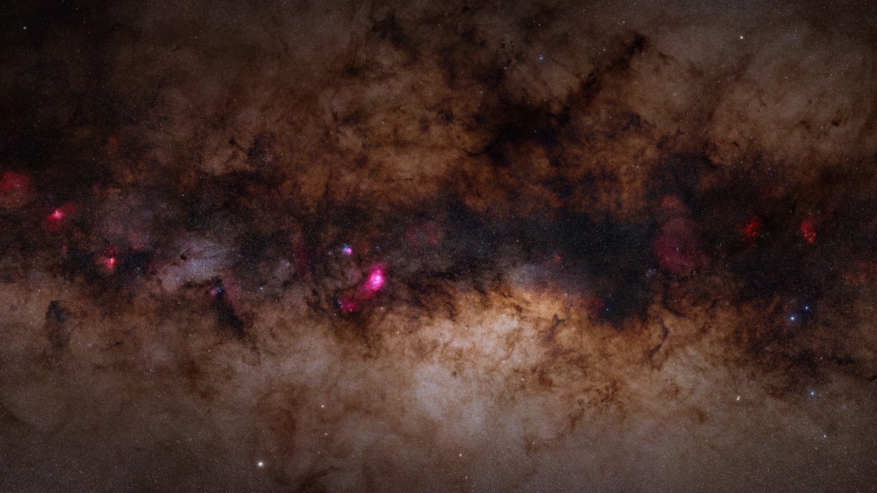 Розовые звезды в коричневой туманности