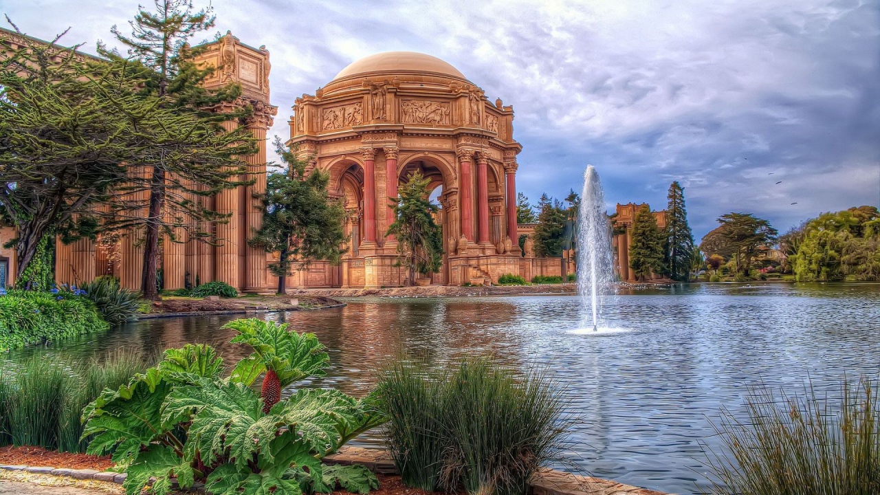 Величественные старинные сооружения