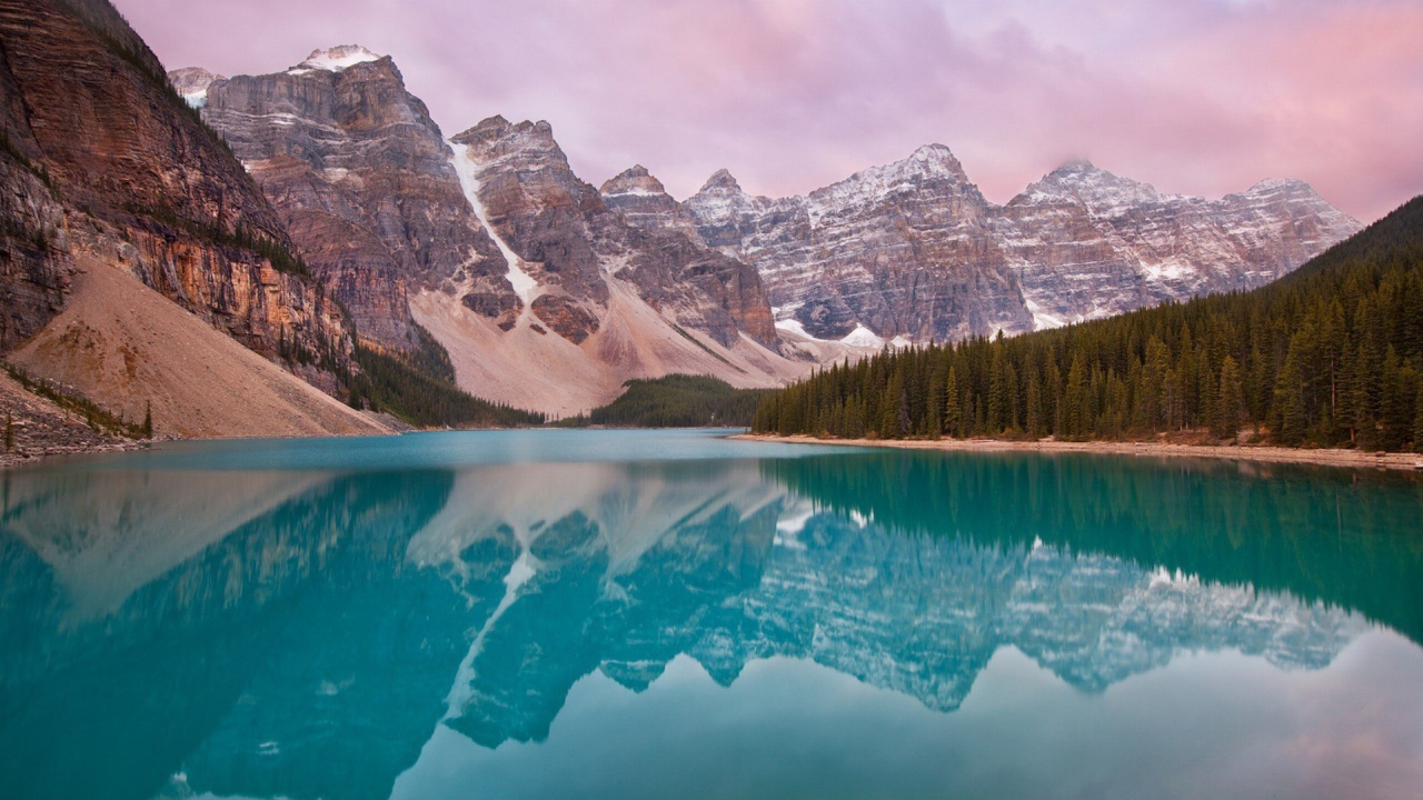 Ледниковое озеро Морейн в Канаде