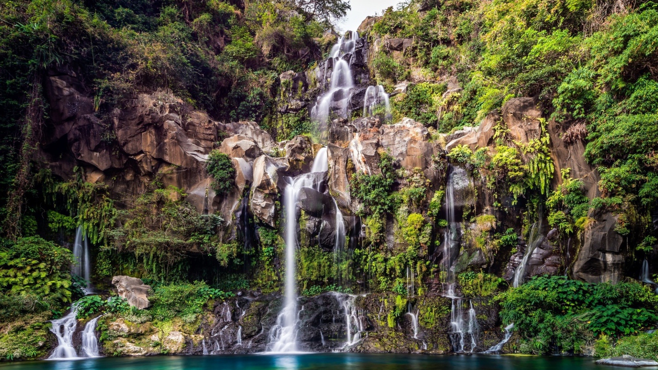 Водопад на скале, Франция