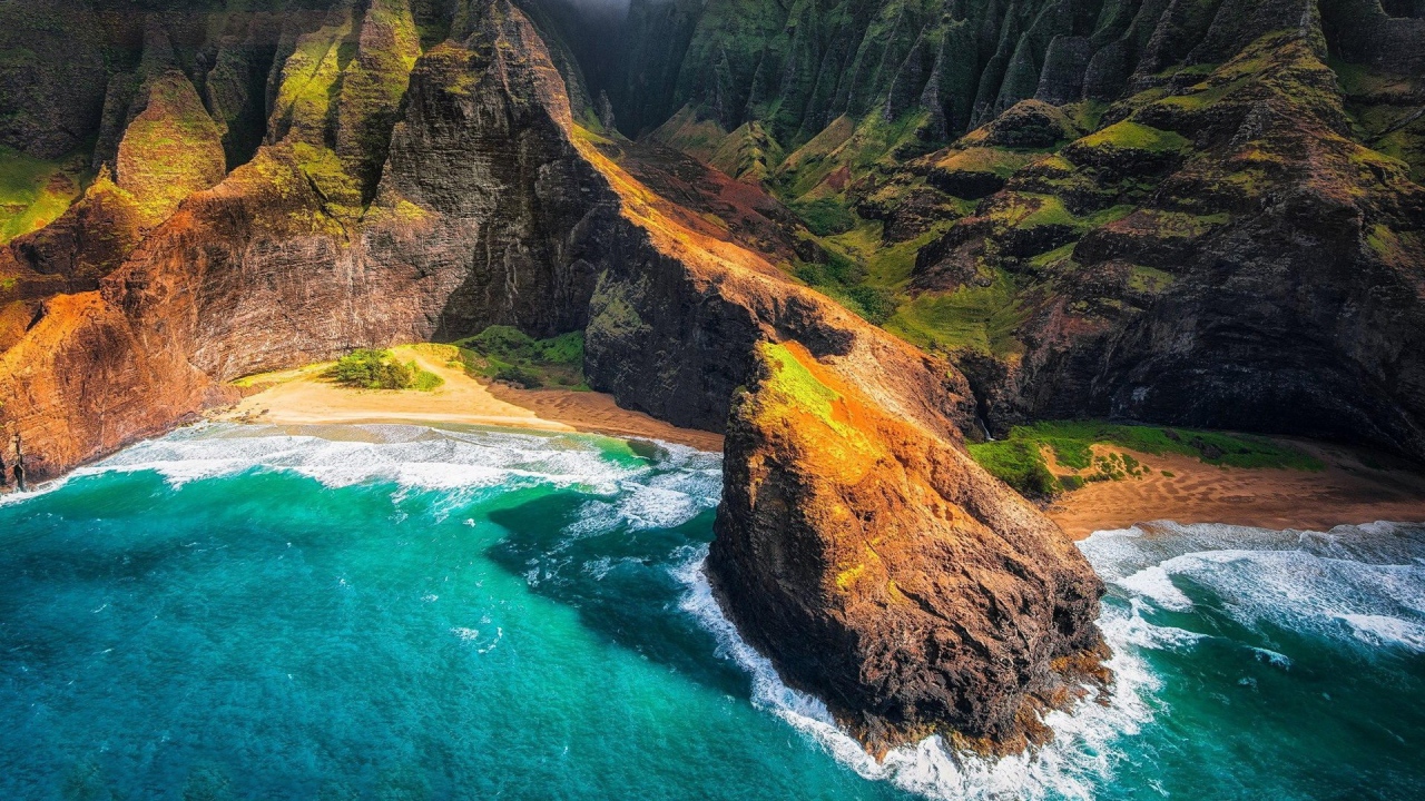 Colorful coast of Kauai, Hawaii