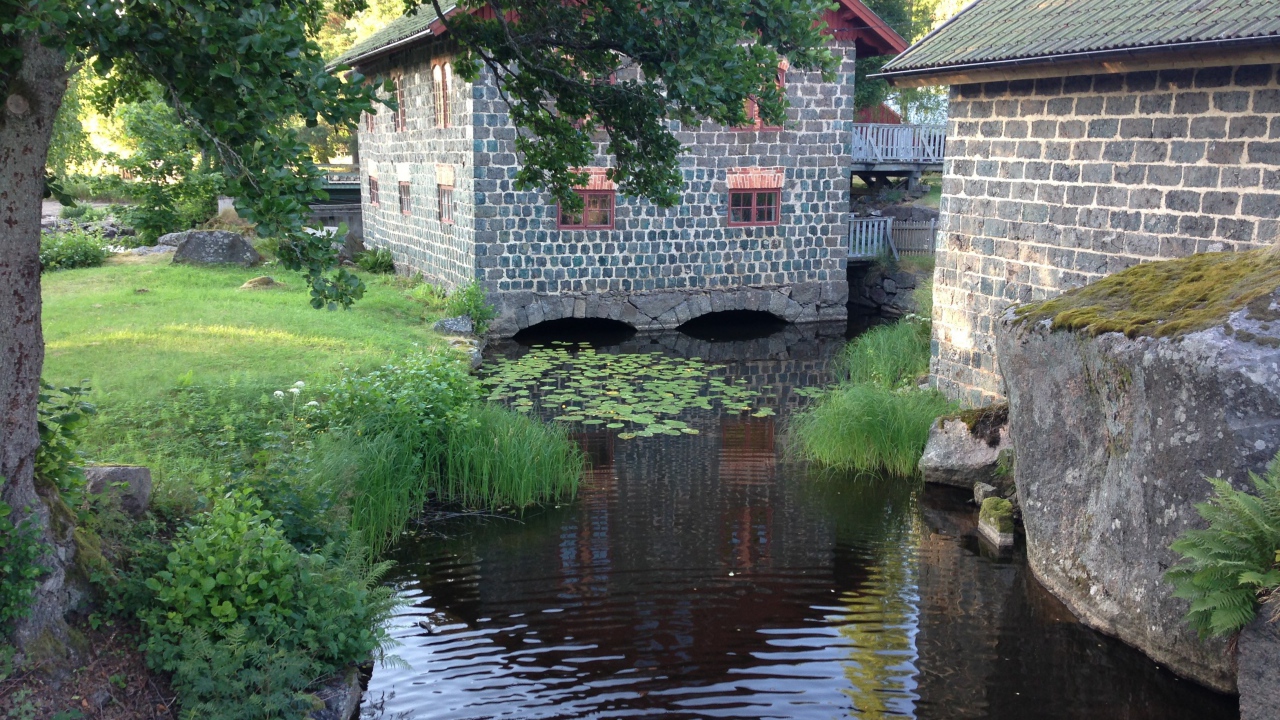 Дома на реке, Швеция