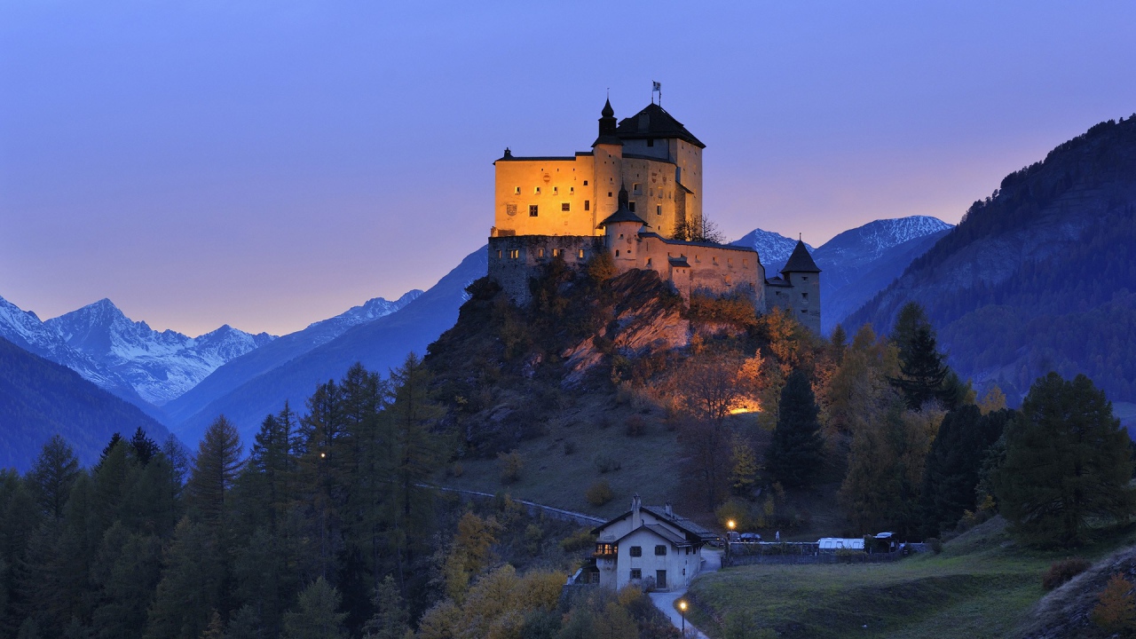 Замок на холме в Швейцарии