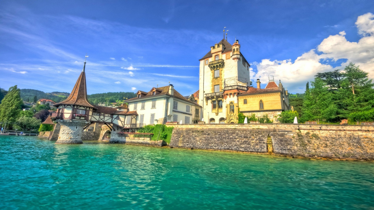 Старинный дом на набережной, Швейцария