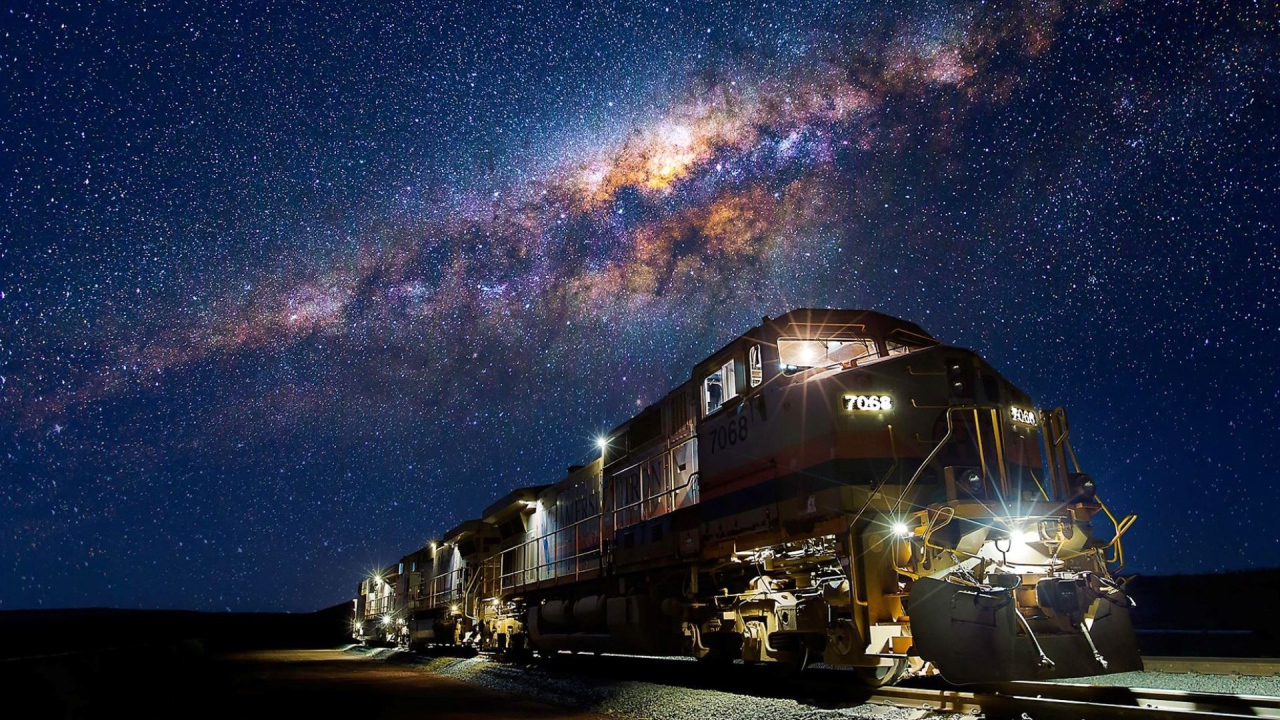 Ночной поезд под звездами