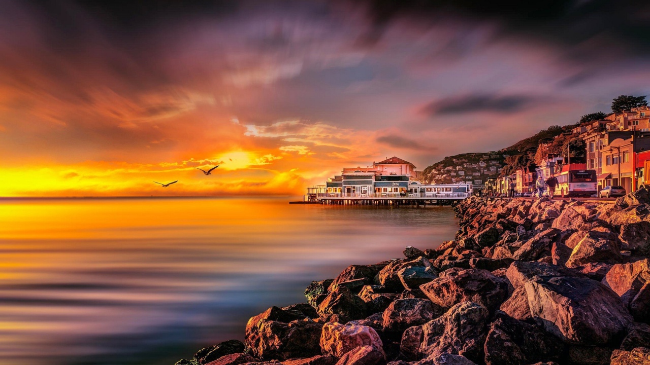 Скалистый берег на закате, Калифорния