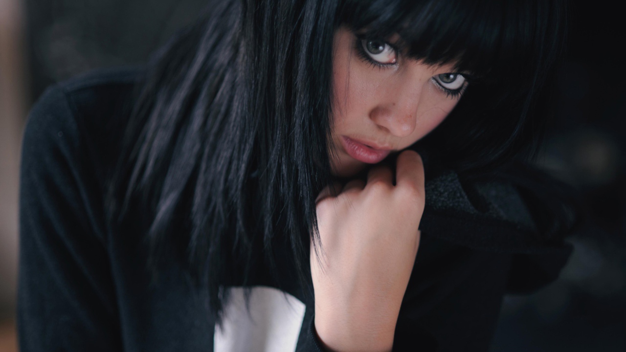 Актриса брюнетка Мелисса Кларк