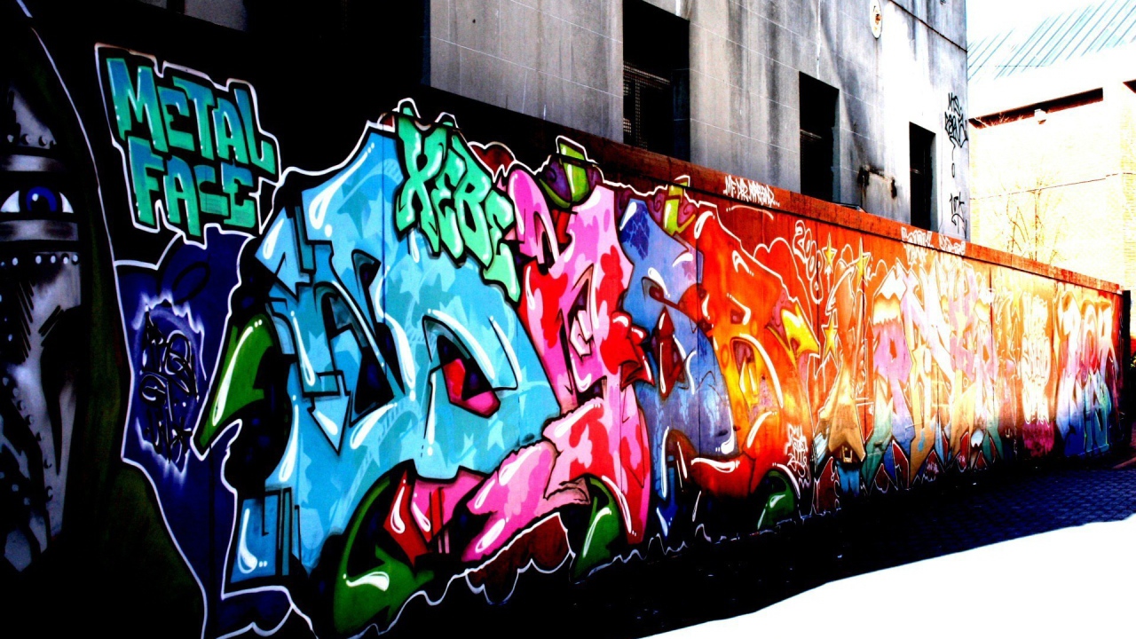 Красочные граффити на стенах