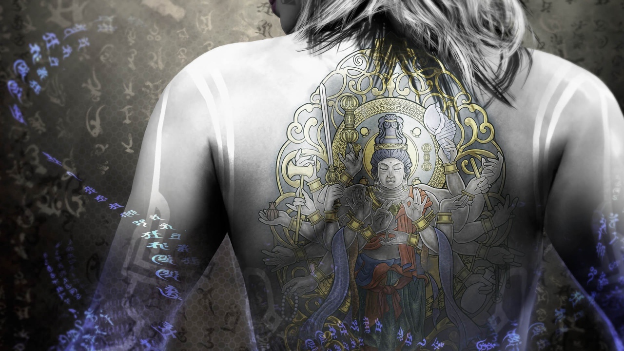 Татуировка Будды на спине у девушки