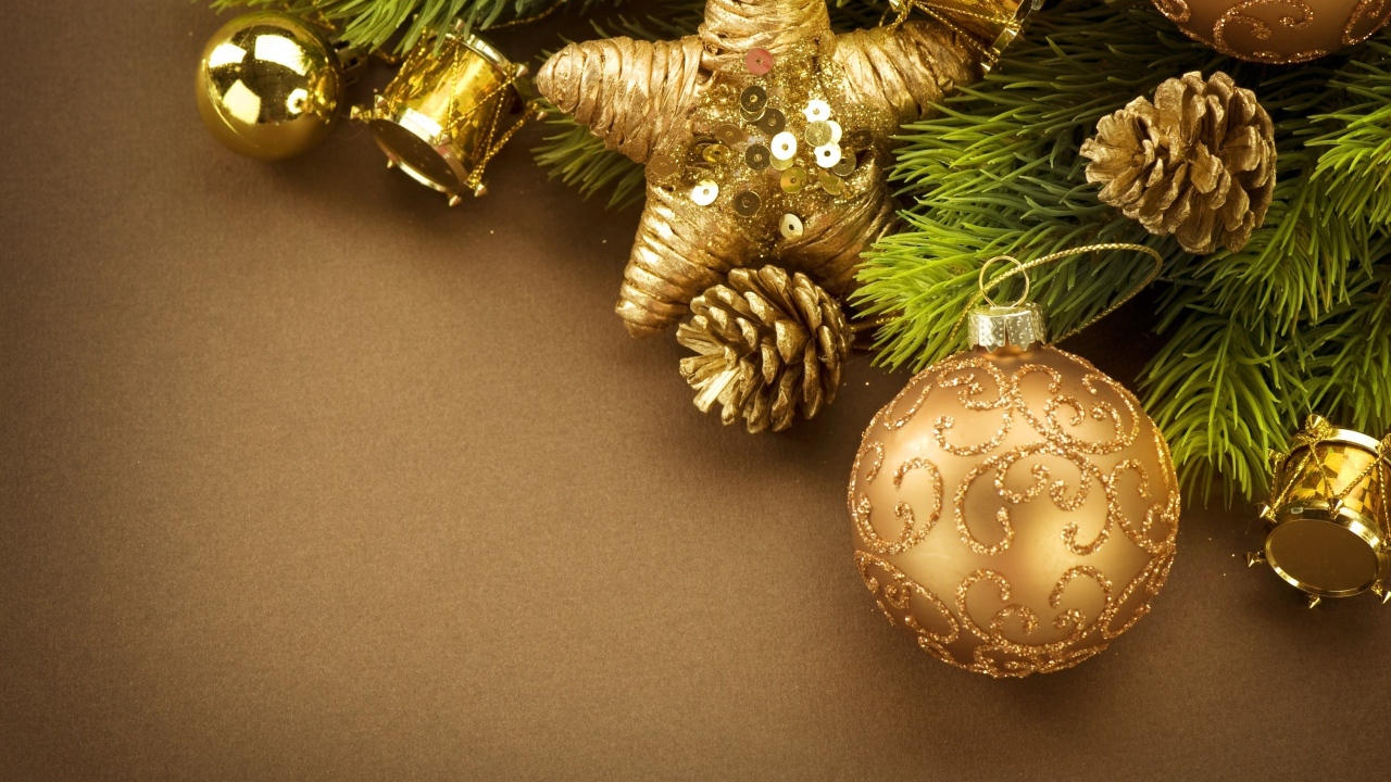 Золотые украшения на Новый год 2017