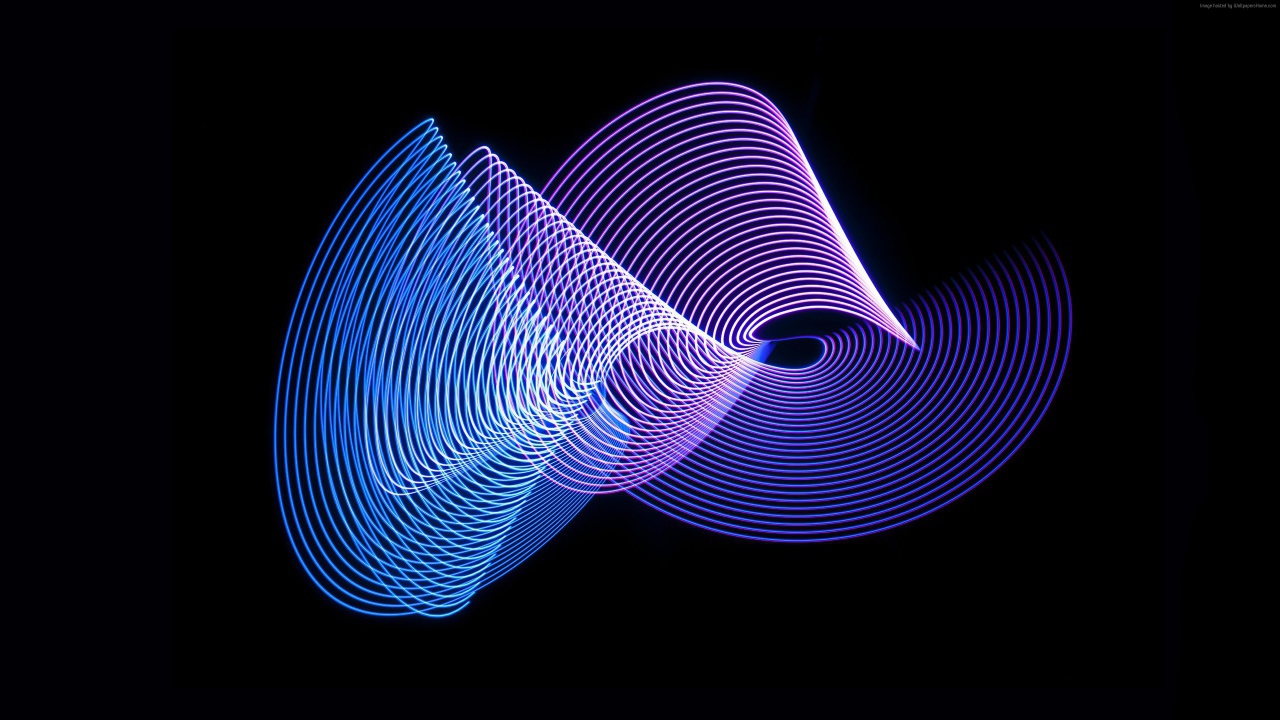 Фиолетовые абстрактные волны на черном фоне