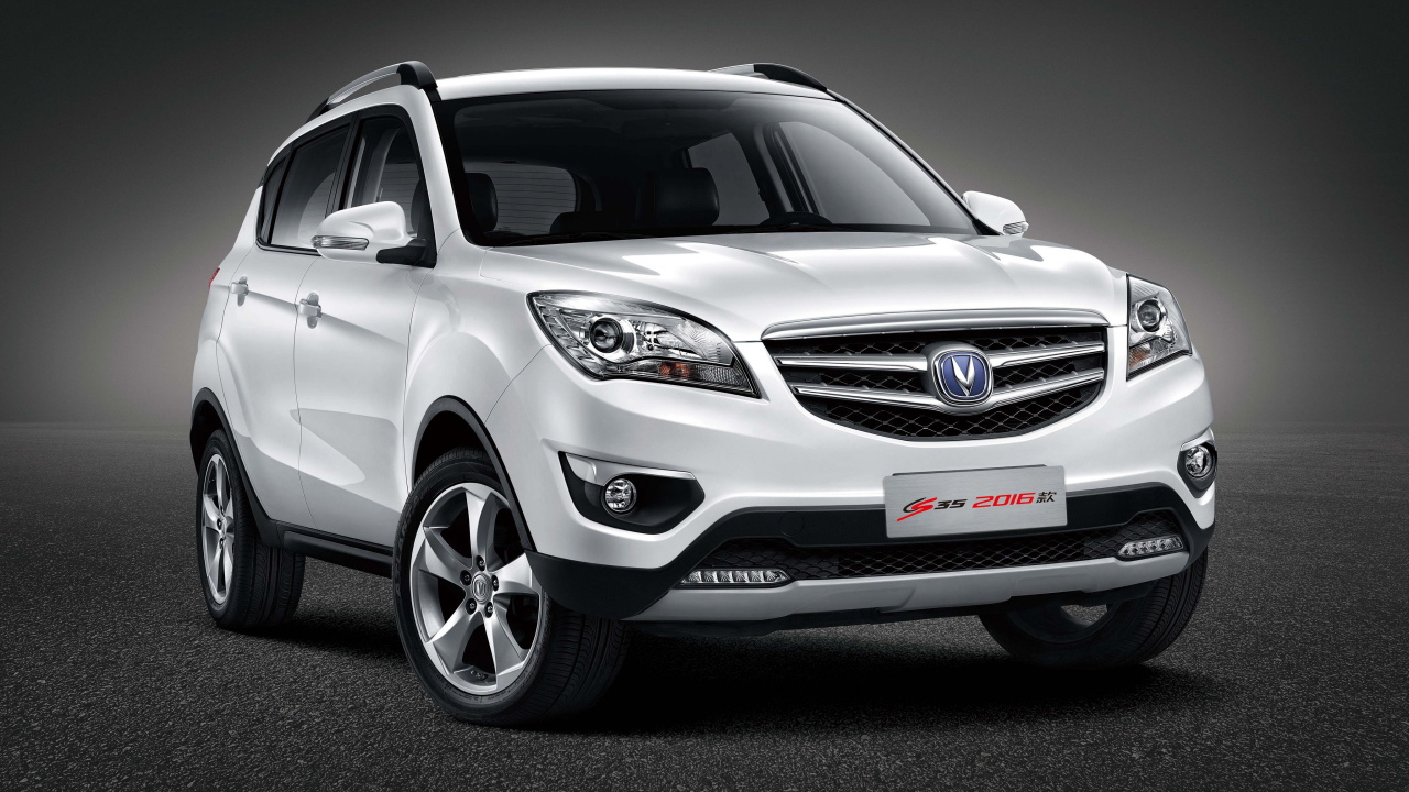 Белый китайский автомобиль Changan CS35
