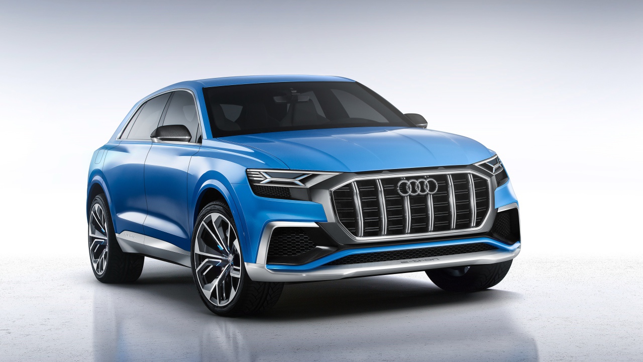Синий кроссовер  Audi Q8 2018 