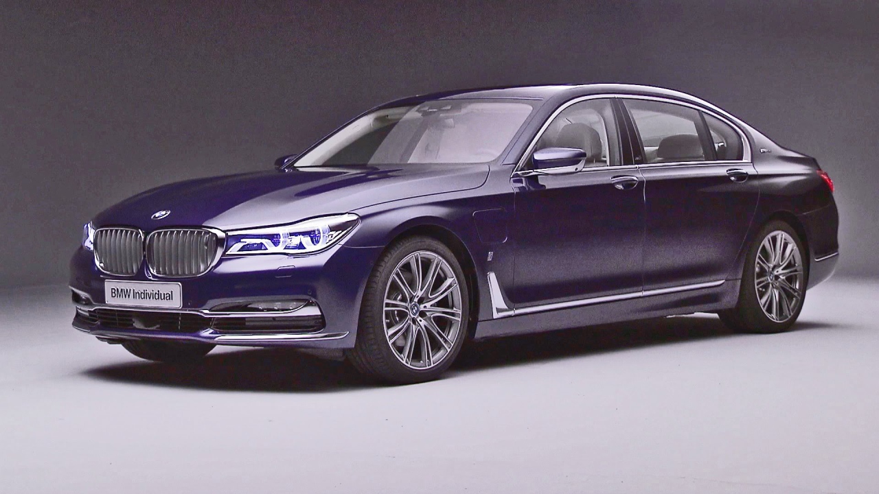 Фиолетовый BMW Individual 7 модель 2017 года