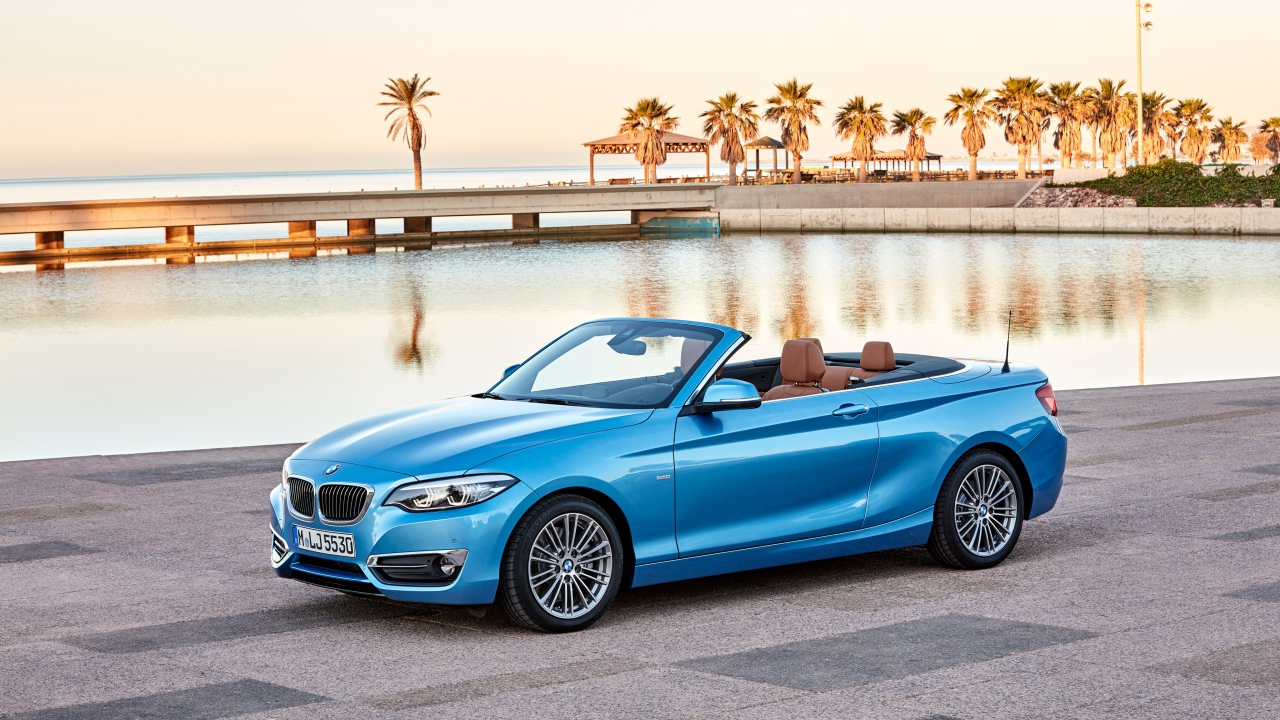 Голубой автомобиль, кабриолет BMW 230i Cabrio Luxury Line Worldwide, 2017